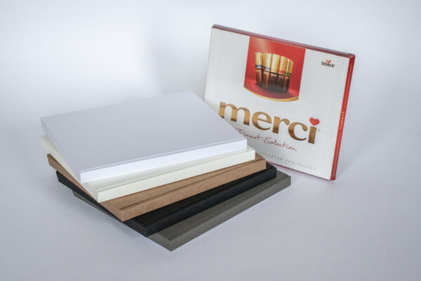 Sokolaaditasku Merci karbile - 16.5x20x1.3 cm (erinevad värvid)